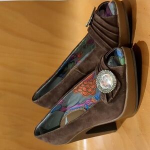 Report Brown Velvet Heels with Cameo Size 7